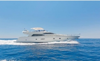 68-Ft Luxury Yacht Rental for 25 People